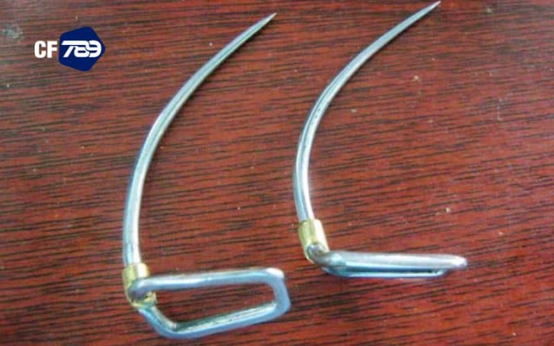 Dụng cụ chơi đá gà cựa sắt Dụng cụ chơi đá gà cựa sắt